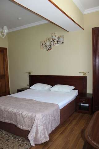 Гостиница Guest House Adel Кисловодск Двухместный номер с 2 двуспальными кроватями-3