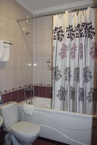 Гостиница Guest House Adel Кисловодск Двухместный номер с 2 двуспальными кроватями-6